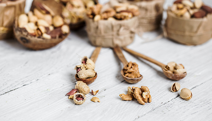 포토 JPG 해외이미지 사람없음 아웃포커스 견과류 흰배경 땅콩 호두 나무숟가락 피스타치오 해외포토 백그라운드 촬영기법 숟가락 흰색 파일형식