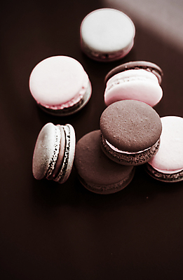 포토 JPG 해외이미지 검은배경 실내 사람없음 마카롱 해외포토 백그라운드 디저트 내부 검은색 파일형식