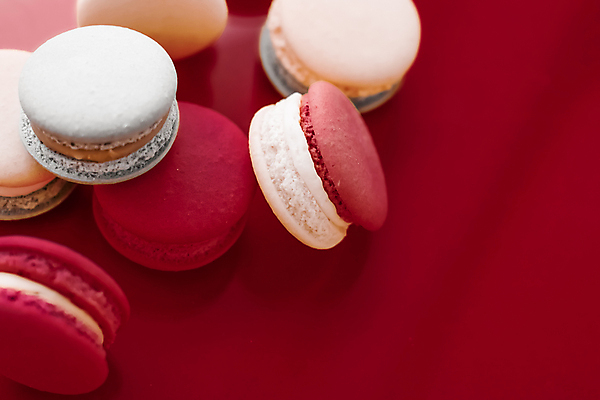 포토 JPG 해외이미지 실내 사람없음 마카롱 빨간배경 해외포토 백그라운드 디저트 내부 빨간색 파일형식