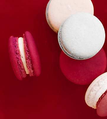 포토 JPG 해외이미지 실내 근접촬영 사람없음 하이앵글 마카롱 빨간배경 해외포토 뷰포인트 백그라운드 디저트 내부 빨간색 파일형식