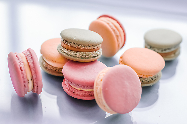 포토 JPG 해외이미지 실내 사람없음 쌓기 흰배경 마카롱 해외포토 백그라운드 모션 디저트 내부 흰색 파일형식