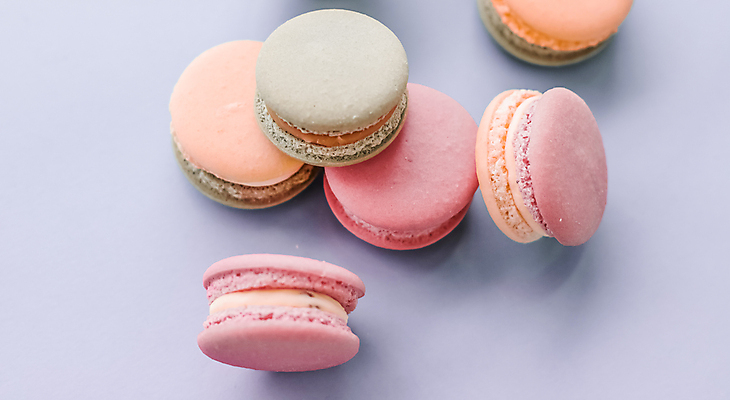 포토 JPG 해외이미지 실내 사람없음 하이앵글 마카롱 보라색배경 해외포토 뷰포인트 백그라운드 디저트 내부 보라색 파일형식