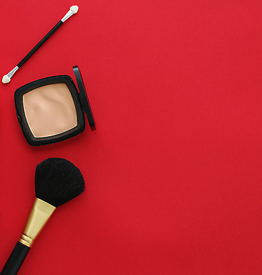 포토 JPG 해외이미지 실내 사람없음 뷰티 화장품 화장용품 메이크업브러쉬 빨간배경 팩트 해외포토 백그라운드 내부 빨간색 붓 미용용품 파일형식