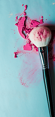 포토 JPG 해외이미지 실내 사람없음 뷰티 화장품 화장용품 가루 파란배경 메이크업브러쉬 해외포토 백그라운드 내부 파란색 붓 미용용품 파일형식