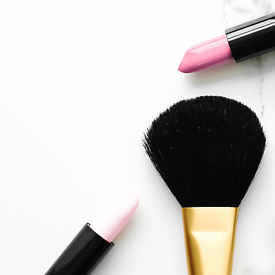 포토 JPG 해외이미지 실내 사람없음 뷰티 화장품 립스틱 화장용품 흰배경 메이크업브러쉬 해외포토 백그라운드 내부 흰색 붓 미용용품 파일형식