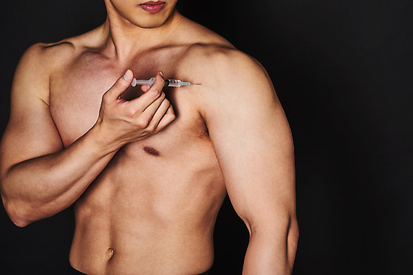 포토 JPG 스튜디오촬영 남자 검은배경 근육 운동선수 실내 주사기 한명 들기 상반신 20대 성인 옆모습 한국인 보디빌더 어깨 불법 약물오남용 약물중독 의료성형뷰티 성인남자한명만 도핑 스테로이드 국내포토 1 스포츠 뷰포인트 백그라운드 의료기기 모션 사람 동양인 청년 내부 신체부위 약 검은색 범죄 보디빌딩 중독 남자한명만 성인남자만 파일형식