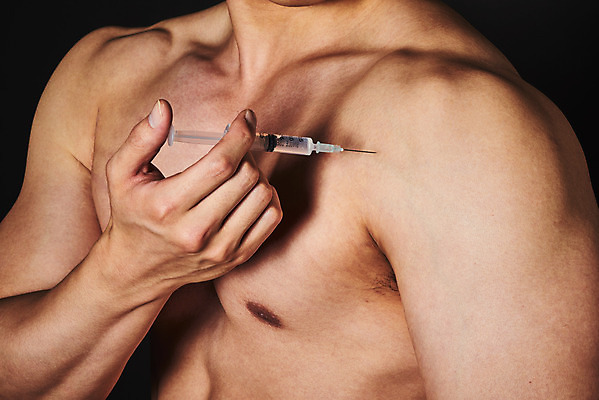 포토 JPG 스튜디오촬영 남자 근육 운동선수 실내 주사기 한명 들기 상반신 20대 성인 옆모습 한국인 보디빌더 어깨 불법 약물오남용 약물중독 의료성형뷰티 성인남자한명만 도핑 스테로이드 국내포토 1 스포츠 뷰포인트 의료기기 모션 사람 동양인 청년 내부 신체부위 약 범죄 보디빌딩 중독 남자한명만 성인남자만 파일형식