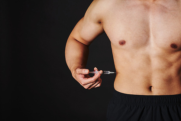 포토 JPG 스튜디오촬영 남자 검은배경 근육 운동선수 실내 주사기 한명 들기 상반신 20대 성인 앞모습 한국인 보디빌더 옆구리 불법 약물오남용 약물중독 의료성형뷰티 성인남자한명만 도핑 스테로이드 국내포토 1 스포츠 뷰포인트 백그라운드 의료기기 모션 사람 동양인 청년 내부 약 검은색 범죄 보디빌딩 중독 남자한명만 성인남자만 파일형식