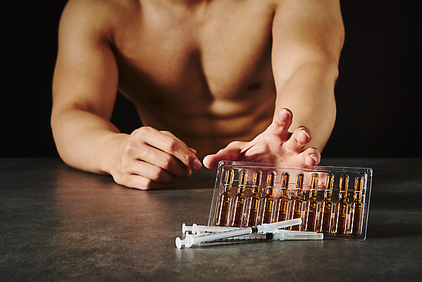 포토 JPG 스튜디오촬영 남자 검은배경 근육 운동선수 실내 주사기 한명 상반신 20대 성인 앞모습 한국인 보디빌더 손뻗기 불법 앰플 약물오남용 약물중독 의료성형뷰티 성인남자한명만 도핑 스테로이드 국내포토 1 스포츠 뷰포인트 백그라운드 의료기기 모션 사람 동양인 청년 내부 약 검은색 범죄 보디빌딩 중독 남자한명만 성인남자만 파일형식