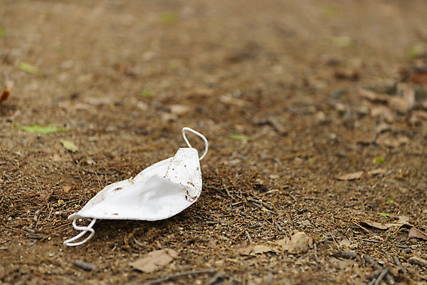 포토 JPG 주간 산 마스크 사람없음 야외 자연보호 환경오염 오염 쓰레기 땅바닥 플로깅 국내포토 자연요소 컨셉 자연 바닥 보호 파일형식