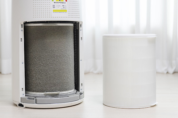 포토 JPG 거실 실내 관리 사람없음 비교 지저분함 청소 먼지 공기청정기 교체 필터 국내포토 컨셉 내부 가전제품 감각 파일형식