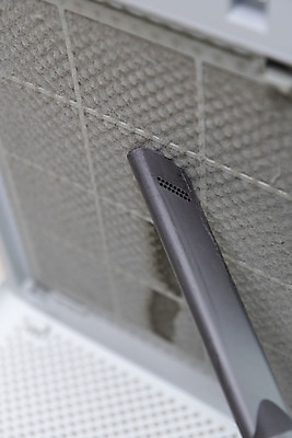 포토 JPG 거실 실내 관리 사람없음 오픈 지저분함 청소 먼지 청소기 공기청정기 필터 국내포토 내부 전자제품 가전제품 감각 청소도구 파일형식