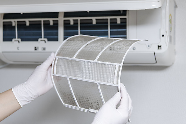 포토 JPG 손 장갑 실내 관리 들기 신체부위 커버 오픈 지저분함 청소 에어컨 먼지 꺼내기 필터 국내포토 잡화 모션 사람 내부 가전제품 감각 파일형식