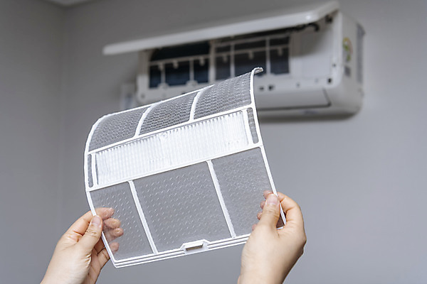 포토 JPG 손 실내 관리 들기 신체부위 깨끗함 커버 오픈 청소 에어컨 필터 국내포토 컨셉 모션 사람 내부 가전제품 파일형식