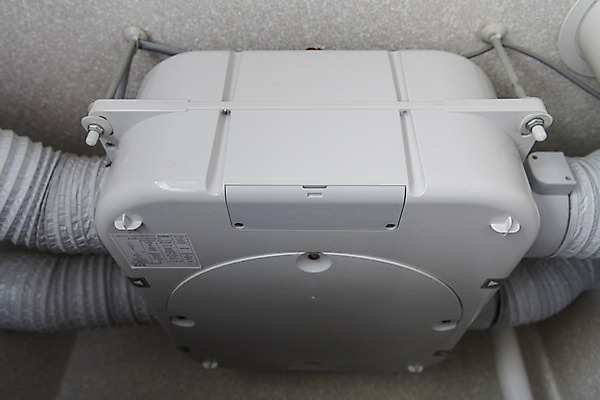 포토 JPG 아파트 실내 관리 사람없음 청소 천장 먼지 환풍기 필터 국내포토 주택 내부 장비 파일형식