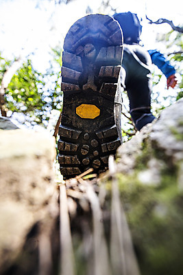 포토 JPG 주간 로우앵글 한명 사람 풍경 야외 뒷모습 아웃포커스 등산 트래킹 하반신 소프트포커스 전라남도 등산화 산행 해남 국내여행 달마산 국내포토 자연요소 1 뷰포인트 여행 신발 레저 산 촬영기법 전라도 등산용품 파일형식