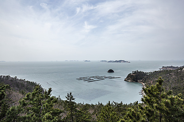 포토 JPG 주간 구름 바다 섬 하늘 풍경 사람없음 야외 전라남도 해남 양식장 남해 국내여행 땅끝마을 국내포토 자연요소 여행 전라도 시설 파일형식