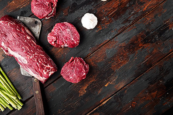 포토 JPG 해외이미지 실내 마늘 사람없음 하이앵글 소고기 아스파라거스 식칼 안심스테이크 카피스페이스 나무배경 해외포토 뷰포인트 백그라운드 채소 주방용품 육류 스테이크 내부 공백 파일형식