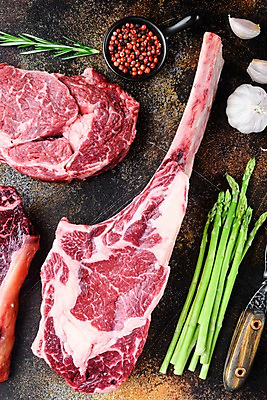 포토 JPG 해외이미지 실내 마늘 근접촬영 사람없음 하이앵글 소고기 아스파라거스 후추 로즈메리 토마호크 해외포토 뷰포인트 채소 육류 내부 허브 향신료 파일형식