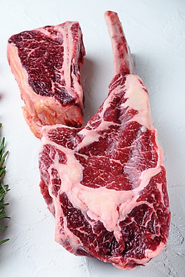 포토 JPG 해외이미지 실내 근접촬영 사람없음 소고기 흰배경 로즈메리 등심 토마호크 해외포토 뷰포인트 백그라운드 육류 내부 흰색 허브 파일형식