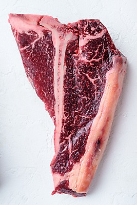 포토 JPG 해외이미지 실내 근접촬영 사람없음 하이앵글 소고기 흰배경 마블링 티본스테이크 해외포토 뷰포인트 백그라운드 육류 스테이크 내부 흰색 파일형식