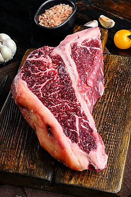 포토 JPG 해외이미지 방울토마토 실내 마늘 사람없음 소고기 소금 나무도마 티본스테이크 나무배경 해외포토 백그라운드 토마토 채소 도마 육류 스테이크 내부 목재 파일형식