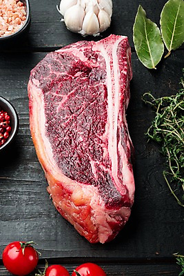 포토 JPG 해외이미지 방울토마토 검은배경 실내 마늘 사람없음 소고기 등심 백리향 월계수 해외포토 백그라운드 토마토 채소 육류 내부 검은색 파일형식