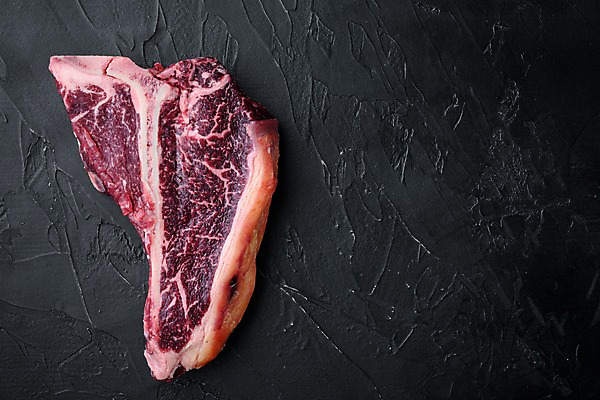 포토 JPG 해외이미지 검은배경 실내 사람없음 하이앵글 소고기 티본스테이크 카피스페이스 해외포토 뷰포인트 백그라운드 육류 스테이크 내부 검은색 공백 파일형식