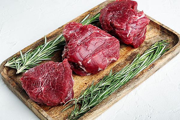 포토 JPG 해외이미지 실내 사람없음 소고기 흰배경 후추 로즈메리 나무쟁반 안심스테이크 해외포토 백그라운드 쟁반 육류 스테이크 내부 목재 흰색 허브 향신료 파일형식