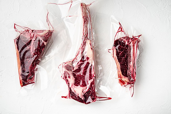 포토 JPG 해외이미지 포장 실내 사람없음 하이앵글 소고기 흰배경 진공 티본스테이크 토마호크 진공포장 해외포토 뷰포인트 백그라운드 육류 스테이크 내부 흰색 파일형식