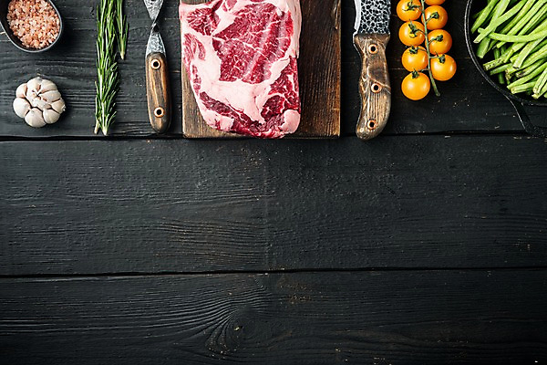 포토 JPG 해외이미지 방울토마토 검은배경 실내 마늘 사람없음 하이앵글 소고기 아스파라거스 소금 식칼 로즈메리 카피스페이스 해외포토 뷰포인트 백그라운드 토마토 채소 주방용품 육류 내부 검은색 공백 허브 파일형식