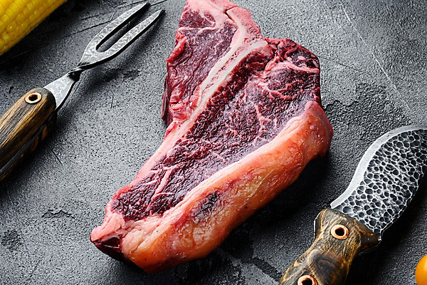 포토 JPG 해외이미지 포크 회색배경 실내 사람없음 소고기 식칼 고기포크 티본스테이크 해외포토 식기 백그라운드 주방용품 육류 스테이크 내부 회색 파일형식