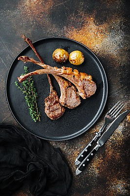 포토 JPG 해외이미지 접시 포크 스테이크 사람없음 하이앵글 나이프 구운감자 백리향 양갈비 해외포토 식기 뷰포인트 감자 서양음식 칼 파일형식