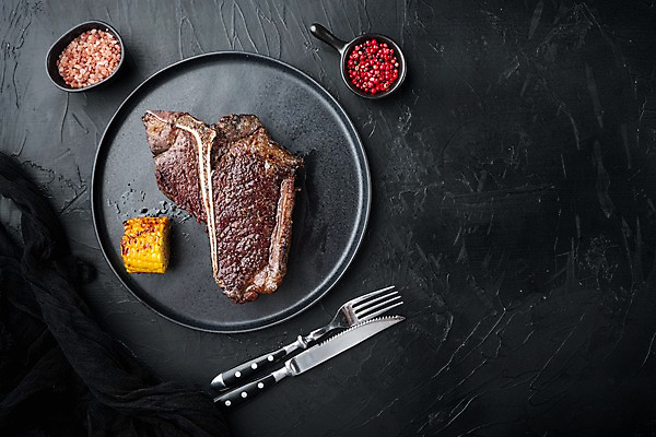 포토 JPG 해외이미지 접시 포크 검은배경 옥수수 비프스테이크 사람없음 소고기 나이프 옥수수구이 통후추 티본스테이크 카피스페이스 핑크솔트 해외포토 식기 백그라운드 곡류 육류 스테이크 검은색 공백 칼 구이 소금 후추 파일형식
