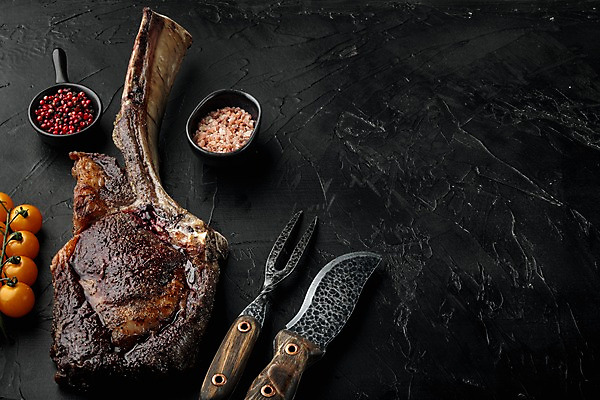 포토 JPG 해외이미지 포크 방울토마토 검은배경 비프스테이크 사람없음 소고기 식칼 고기포크 통후추 카피스페이스 핑크솔트 토마호크 해외포토 식기 백그라운드 토마토 주방용품 육류 스테이크 검은색 공백 소금 후추 파일형식
