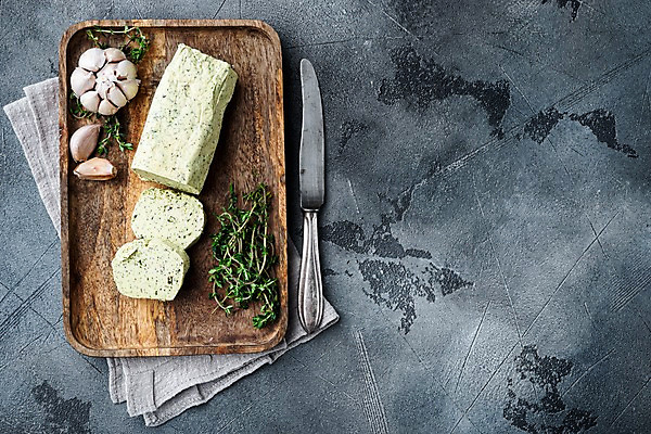 포토 JPG 해외이미지 회색배경 사람없음 식탁보 나이프 버터 나무쟁반 백리향 통마늘 카피스페이스 해외포토 식기 백그라운드 쟁반 마늘 목재 공백 회색 칼 파일형식