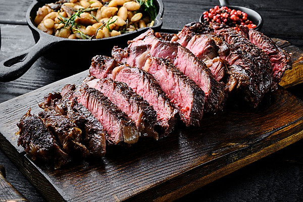 포토 JPG 해외이미지 콩 비프스테이크 사람없음 소고기 슬라이스 꽃등심 나무도마 립아이 통후추 나무배경 해외포토 백그라운드 곡류 도마 육류 스테이크 목재 후추 파일형식