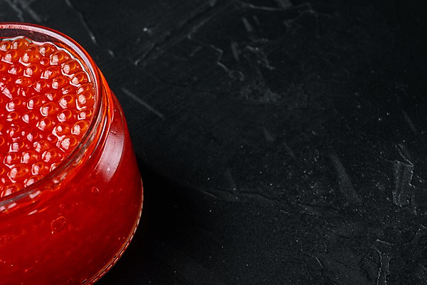 포토 JPG 해외이미지 검은배경 유리병 실내 근접촬영 사람없음 연어알 카피스페이스 해외포토 뷰포인트 백그라운드 병_용기 내부 알 검은색 공백 파일형식