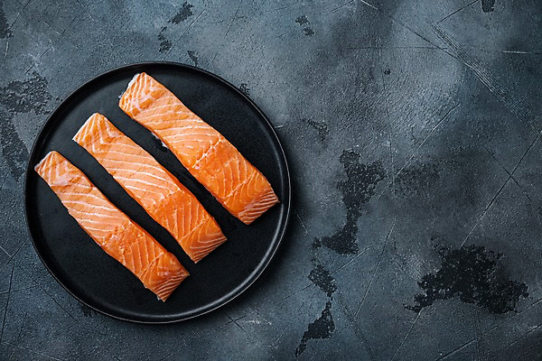 포토 JPG 해외이미지 접시 회색배경 실내 사람없음 신선 연어 카피스페이스 해외포토 식기 백그라운드 어류 내부 공백 회색 파일형식