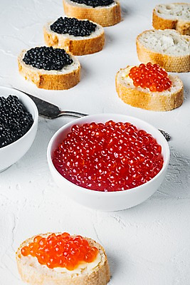 포토 JPG 해외이미지 그릇 실내 사람없음 나이프 바게트 카나페 흰배경 연어알 캐비아 해외포토 식기 빵 백그라운드 식재료 서양음식 내부 알 흰색 칼 파일형식