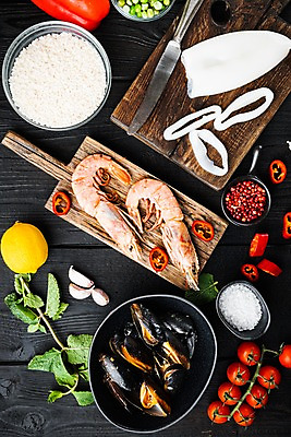 포토 JPG 해외이미지 그릇 식재료 재료 방울토마토 고추 검은배경 파프리카 마늘 사람없음 쌀 나이프 레몬 대하 오징어 완두콩 소금 홍합 후추 해외포토 식기 백그라운드 토마토 채소 과일 어패류 새우 콩 곡류 연체동물 검은색 수중동물 칼 향신료 파일형식