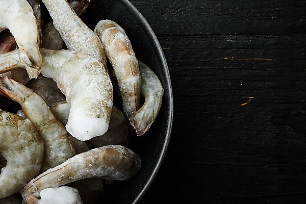 포토 JPG 해외이미지 그릇 식재료 검은배경 새우 근접촬영 사람없음 냉동 얼림 해외포토 식기 뷰포인트 백그라운드 컨셉 갑각류 검은색 파일형식