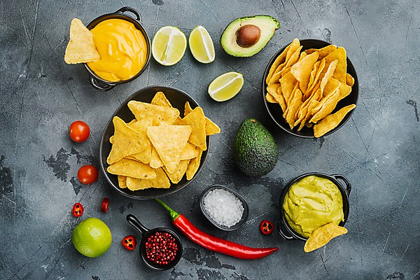 포토 JPG 해외이미지 그릇 방울토마토 회색배경 치즈 실내 사람없음 하이앵글 홍고추 소금 라임 멕시코음식 아보카도 나초 과카몰리 통후추 플랫레이 해외포토 식기 음식 뷰포인트 백그라운드 토마토 과일 고추 유제품 서양음식 내부 회색 소스_음식 플랫 후추 파일형식