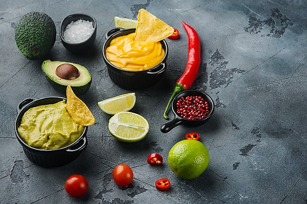 포토 JPG 해외이미지 그릇 방울토마토 회색배경 치즈 실내 사람없음 홍고추 소금 멕시코음식 아보카도 나초 과카몰리 통후추 해외포토 식기 음식 백그라운드 토마토 과일 고추 유제품 서양음식 내부 회색 소스_음식 후추 파일형식