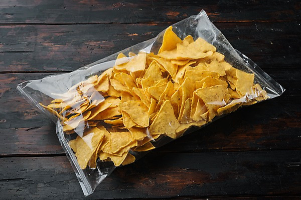 포토 JPG 해외이미지 실내 사람없음 패키지 멕시코음식 나초 한봉지 나무배경 해외포토 1 음식 백그라운드 서양음식 내부 파일형식