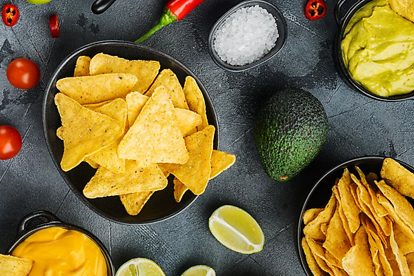 포토 JPG 해외이미지 그릇 방울토마토 회색배경 치즈 실내 사람없음 하이앵글 홍고추 소금 라임 멕시코음식 아보카도 나초 과카몰리 해외포토 식기 음식 뷰포인트 백그라운드 토마토 과일 고추 유제품 서양음식 내부 회색 소스_음식 파일형식