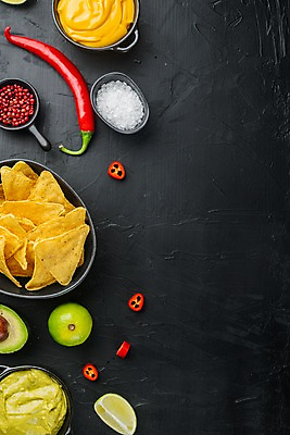 포토 JPG 해외이미지 그릇 검은배경 치즈 실내 사람없음 홍고추 소금 라임 멕시코음식 아보카도 나초 과카몰리 통후추 카피스페이스 해외포토 식기 음식 백그라운드 과일 고추 유제품 서양음식 내부 검은색 공백 소스_음식 후추 파일형식