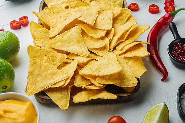 포토 JPG 해외이미지 치즈 실내 사람없음 흰배경 홍고추 라임 멕시코음식 나초 나무쟁반 통후추 해외포토 음식 백그라운드 과일 고추 유제품 쟁반 서양음식 내부 목재 흰색 후추 파일형식