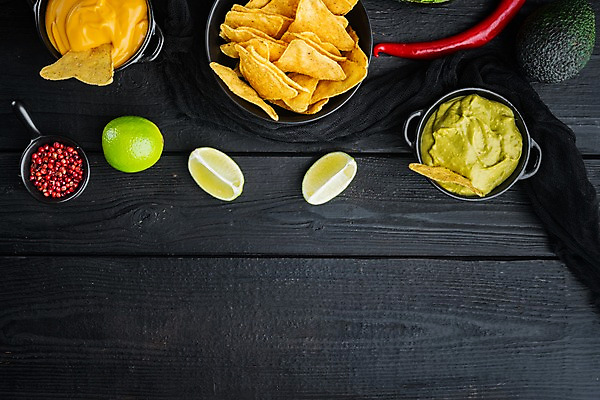 포토 JPG 해외이미지 그릇 검은배경 치즈 실내 사람없음 하이앵글 홍고추 라임 멕시코음식 아보카도 나초 과카몰리 통후추 카피스페이스 나무배경 해외포토 식기 음식 뷰포인트 백그라운드 과일 고추 유제품 서양음식 내부 검은색 공백 소스_음식 후추 파일형식