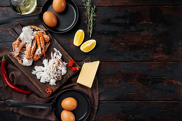 포토 JPG 해외이미지 치즈 실내 사람없음 하이앵글 계란 꽃게 프라이팬 레몬 해산물 반쪽 슬라이스 홍고추 게다리 게살 나무도마 카피스페이스 나무배경 해외포토 음식 뷰포인트 백그라운드 과일 고추 주방용품 유제품 도마 내부 목재 알 공백 게 파일형식